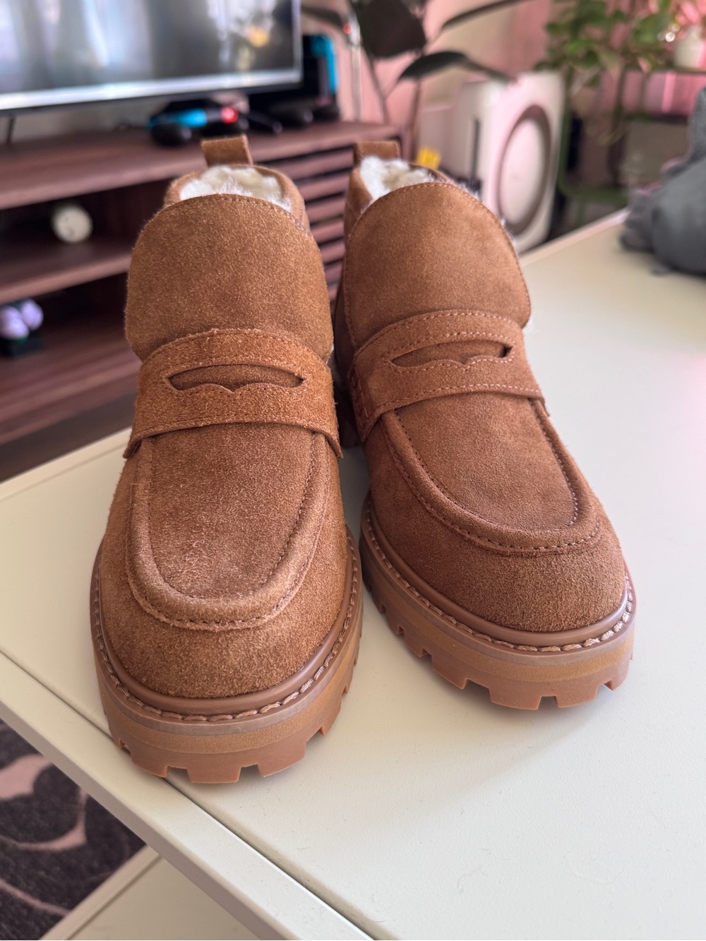 Madewell Women’s Suede & Shearling Lug-Sole Ankle Boots - Picture 3 of 7